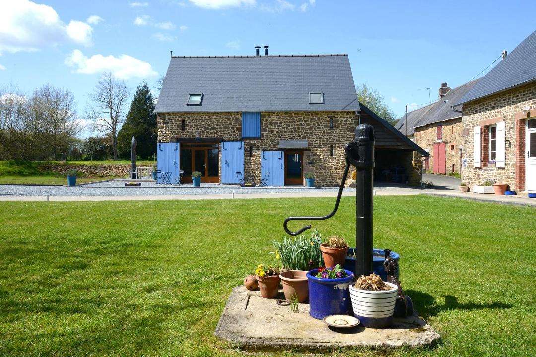 Photo of Buildings in Saint-Aubin-Fosse-Louvain