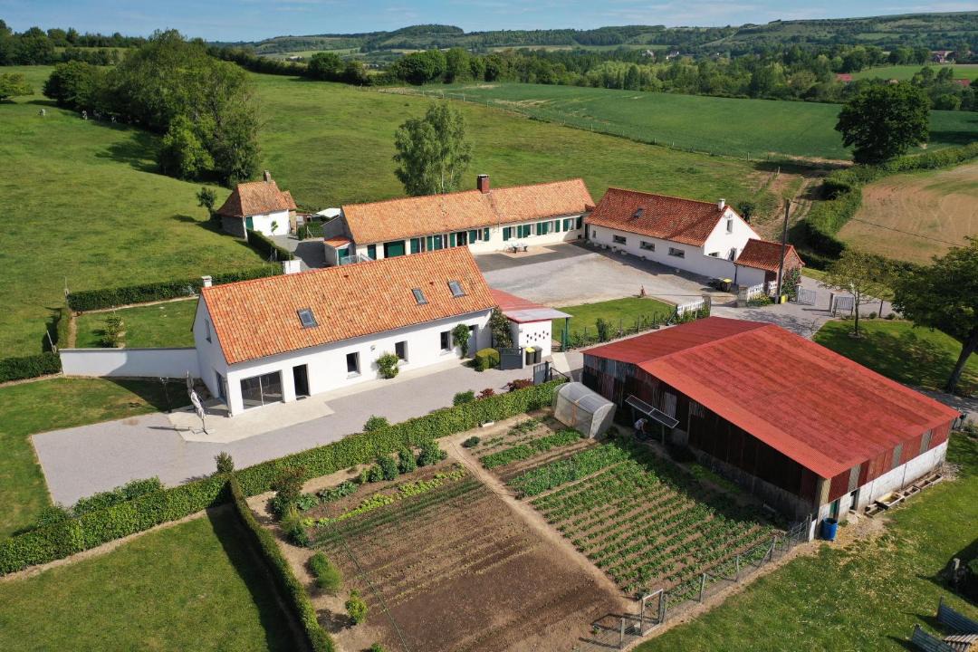 Photo of Others in Henneveux