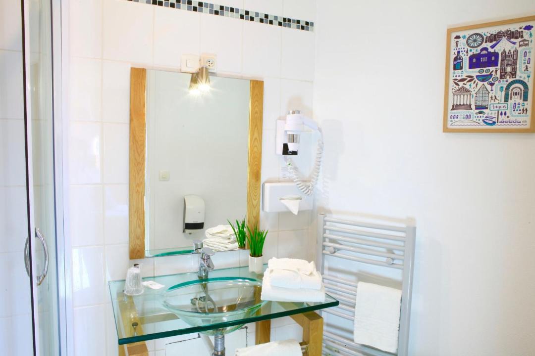 Photo of Bathroom in Downtown Angers