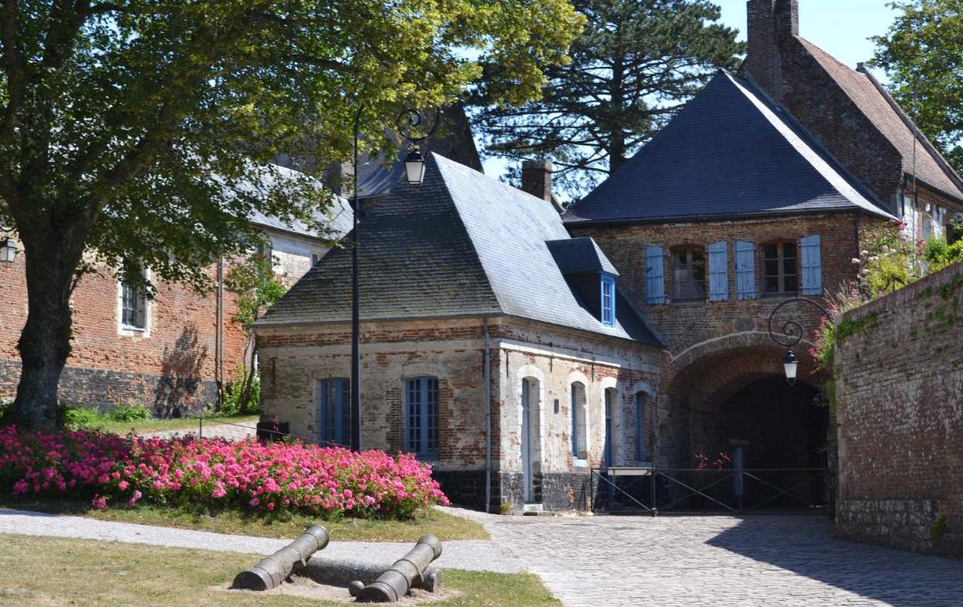 Photo of Buildings in Montreuil-sur-Mer