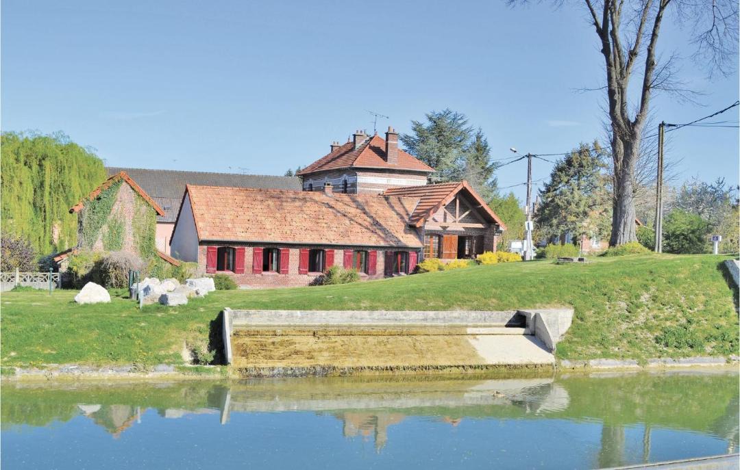 Photo of Buildings in Frise