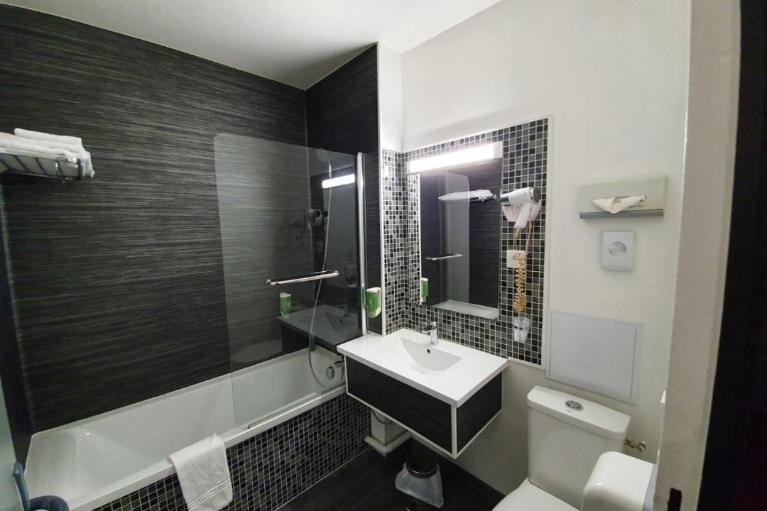 Photo of Bathroom in Saint-Fargeau-Ponthierry