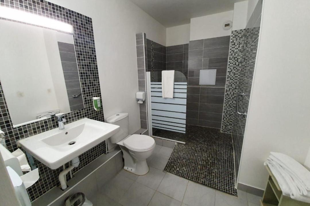 Photo of Bathroom in Saint-Fargeau-Ponthierry