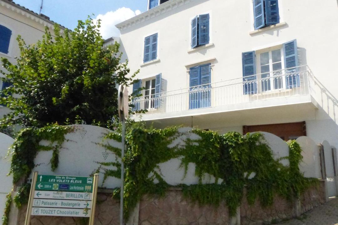 Photo of Buildings in Le Perreon