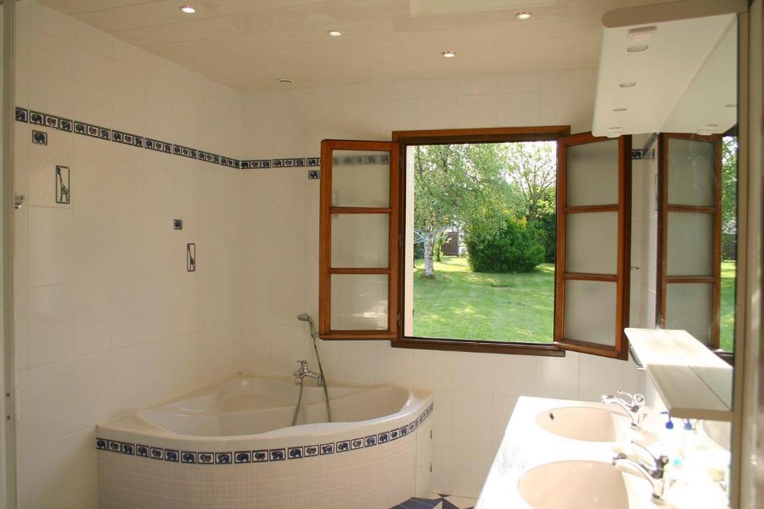 Photo of Bathroom in Saint-Josse