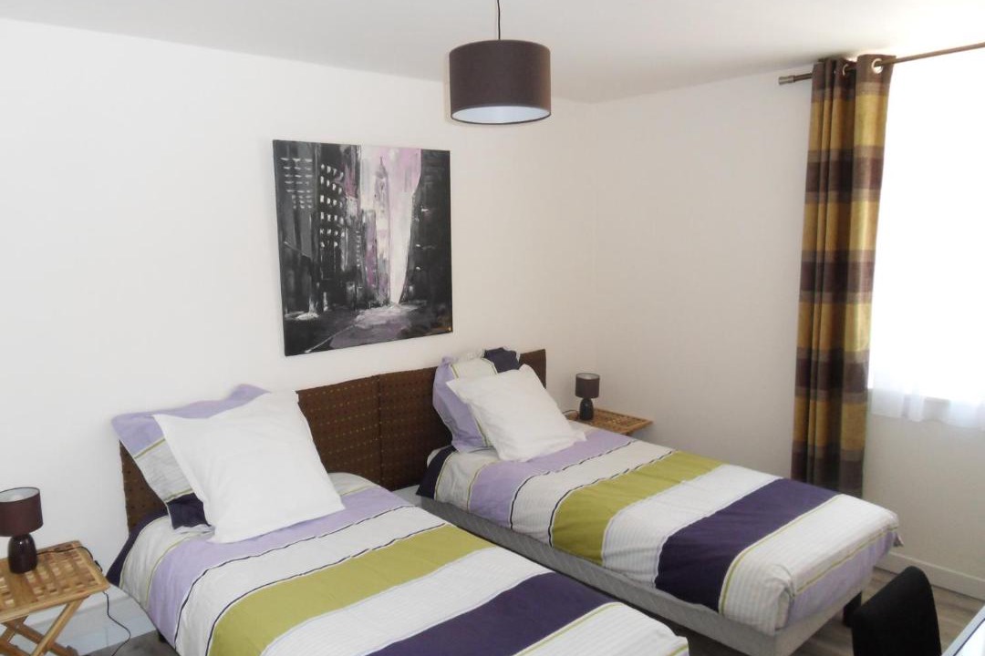 Photo of Bedroom in Lens