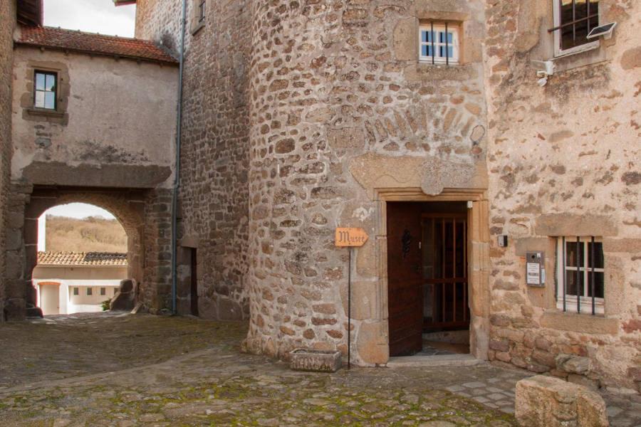 Photo of Buildings in Chateauponsac