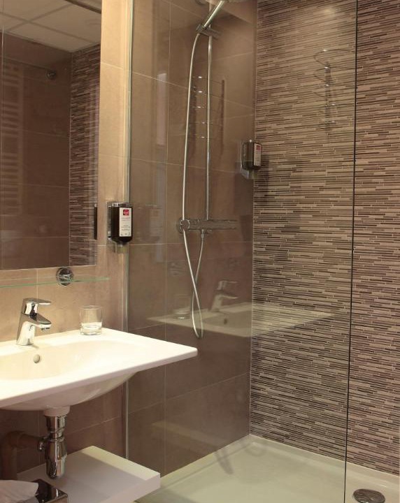 Photo of Bathroom in Cousinerie