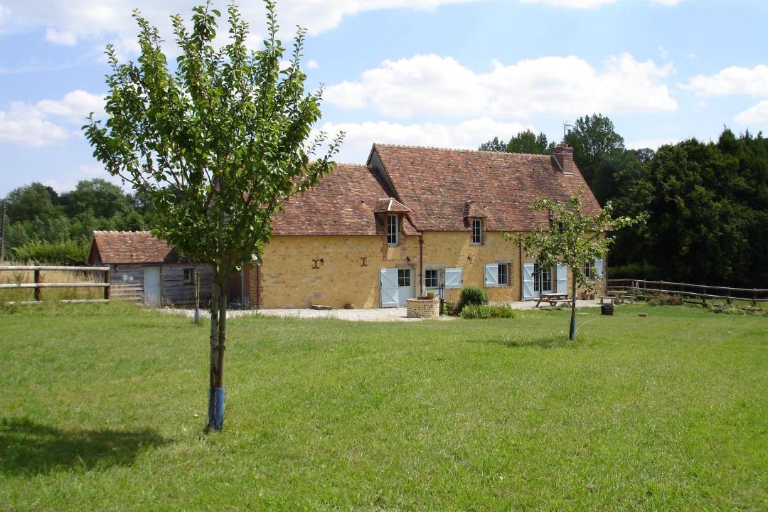 Photo of Buildings in Cisai-Saint-Aubin