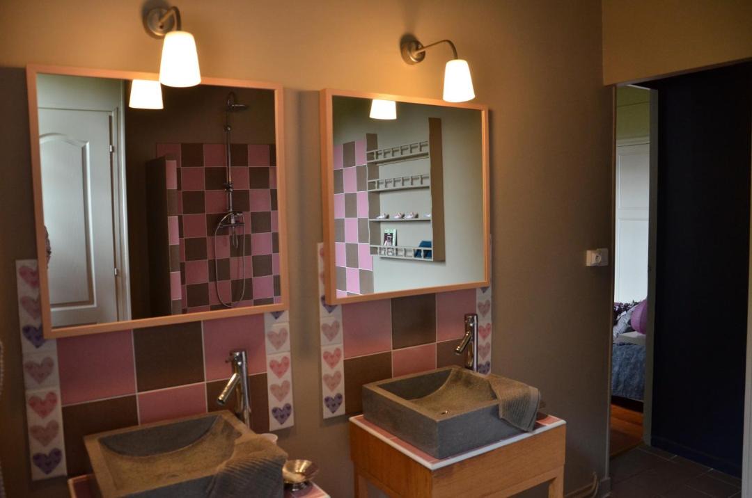 Photo of Bathroom in Saint-Aubin-sur-Mer