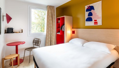Comfort Room, 1 Queen Bed