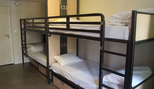 Bed in 4 beds dormitory with shared bathroom