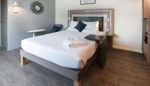 Superior Double Room with Sofa Bed and Golf Course View