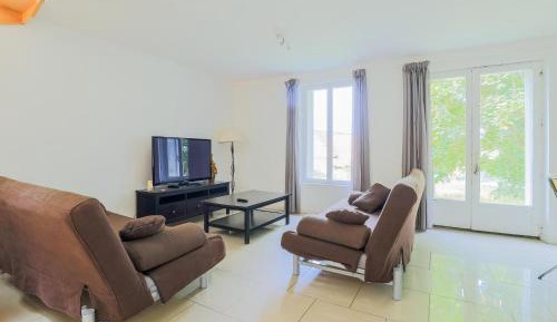 Three-Bedroom Vacation Home 