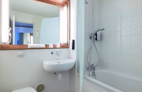 Villejuif Hotel | Campanile Villejuif