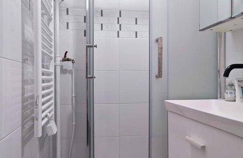 Carrieres-sous-Poissy Apartment | T2 apartment near the Seine, train station 4 minutes, town center 8 minutes