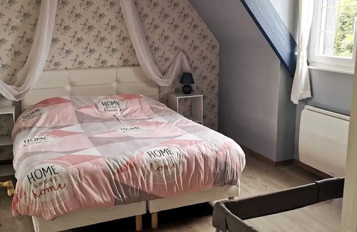 Verneusses Villa | Homerez - Charming Villa with Private Pool in Verneusses + Billiards