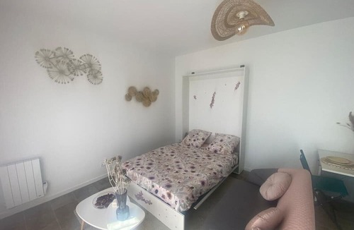 Vernou-la-Celle-sur-Seine House | Water-edge Stay