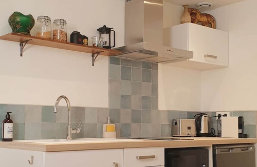 Coulanges-la-Vineuse Bed & Breakfast | Hébergement Indépendant Dans Maison Avec Piscine, au Coeur du Vignoble