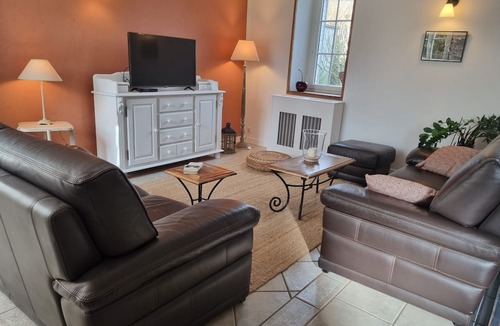 Gy-les-Nonains House | Le Gîte du Cerisier Grande Maison Pour 4 Personnes Avec Espace Télétravail