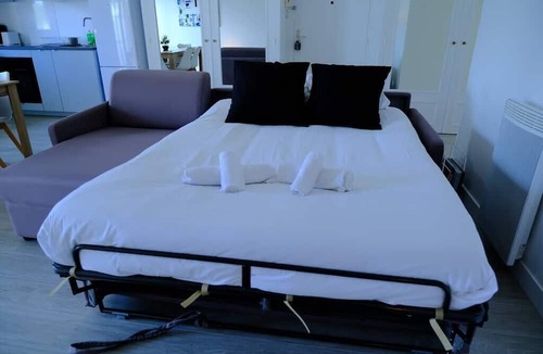 Melun Apartment | Appartement Spacieux Calypso à Proximité de Toutes Commodités