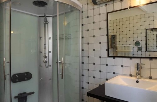 Eaux-Puiseaux Cottage | Cottage 'La Salle De Danse' with Private Terrace, Wi-Fi and Air Conditioning