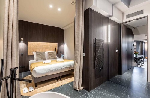 Les Iles Apartment | Quai Bourbon II - Three Bedroom Apartment, Sleeps 6