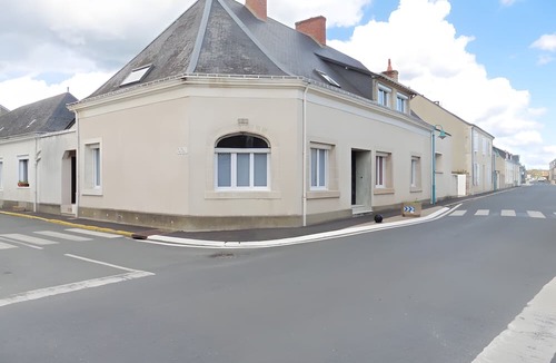 Laigne-en-Belin Bed & Breakfast | Bed and Breakfast 'Chambre Le Mans' with Shared Terrace, Shared Garden and Wi-Fi