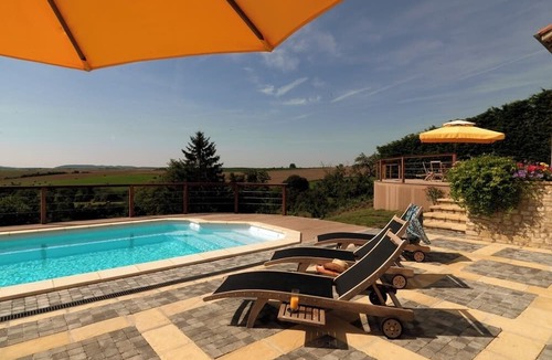 Berig-Vintrange House | LA DAME BLANCHE awaits you. The open view over the countryside will surprise you.