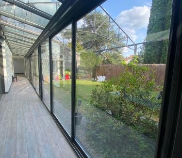 Melun House | Loft avec Piscine Intérieure et Jardin